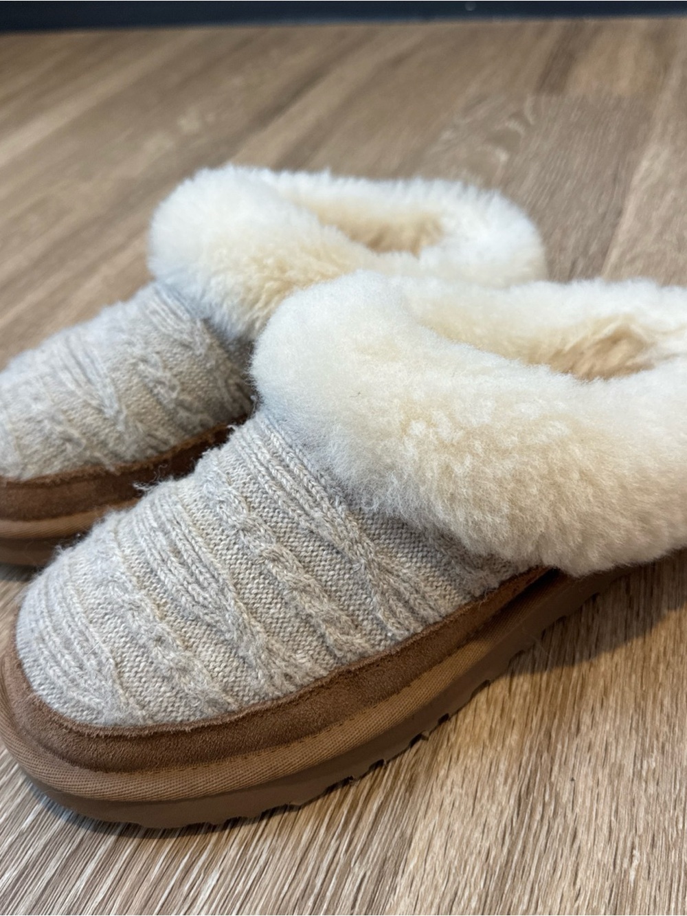UGG Women's Cream Knit Shearling Clog Slippers with Tan Sole Size 8